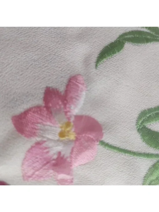 Floral Design Table Cloth 36 x 36 inches New - Picture 10 of 11